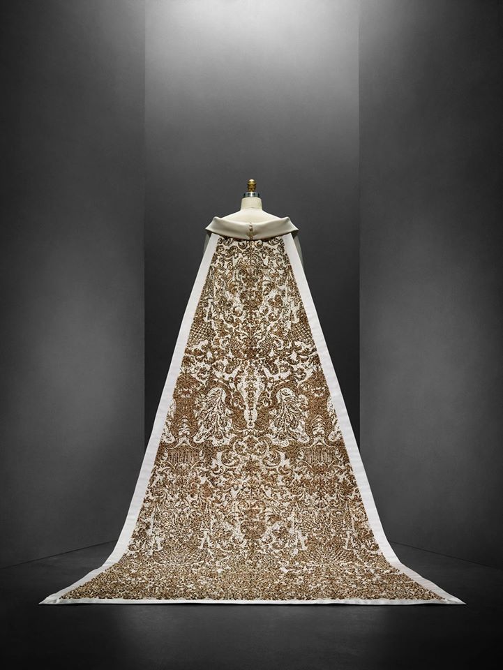 Piesa de rezistență care dă și afișul expo Manus x Machina din acest an, by Lagerfeld